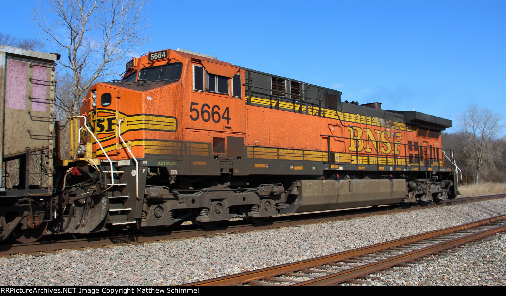 BNSF 5664 - DPU